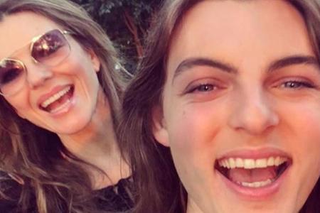 Eine glückliche Mutter-Sohn-Beziehung: Liz Hurley (l.) mit Damian (r.) Eine glückliche Mutter-Sohn-Beziehung: Liz Hurley (l.) mit Damian (r.)
