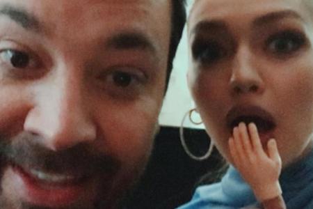 Jimmy Fallon postete ein witziges Selfie mit Model Gigi Hadid von der Verleihung des Variety Power of Women Awards Jimmy Fallon postete ein witziges Selfie mit Model Gigi Hadid von der Verleihung des Variety Power of Women Awards