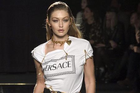 Model Gigi Hadid feierte ihren 24. Geburtstag in einem Edelrestaurant in New York Model Gigi Hadid feierte ihren 24. Geburtstag in einem Edelrestaurant in New York