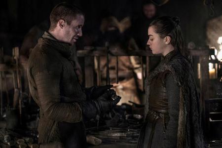 Arya Stark (Maisie Williams, r.) und Gendry (Joe Dempsie) in Arya Stark (Maisie Williams, r.) und Gendry (Joe Dempsie) in