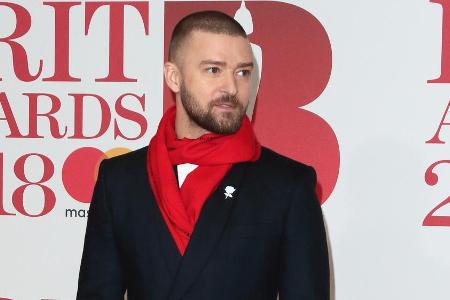 Mit dem Tragen einer Anstecknadel in Form einer weißen Rose unterstützte Justin Timberlake die #MeToo-Bewegung bei den Brit ... Mit dem Tragen einer Anstecknadel in Form einer weißen Rose unterstützte Justin Timberlake die #MeToo-Bewegung bei den Brit ...