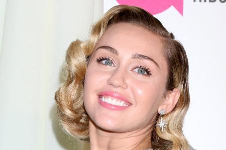 Da hat sich Miley Cyrus offenbar auf den falschen Baum gesetzt Da hat sich Miley Cyrus offenbar auf den falschen Baum gesetzt