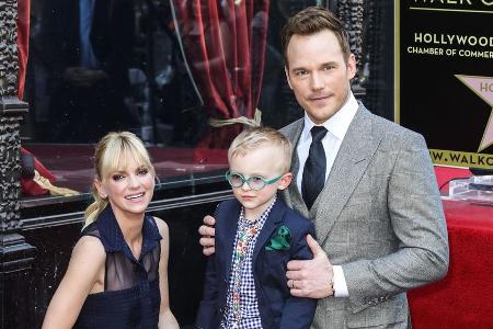 Im April 2017 zeigten sich Anna Faris und Chris Pratt gemeinsam mit ihrem Sohn Jack in Hollywood Im April 2017 zeigten sich Anna Faris und Chris Pratt gemeinsam mit ihrem Sohn Jack in Hollywood