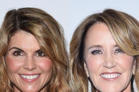 Lori Loughlin (l.) und Felicity Huffman sind unter anderem in den massiven Bestechungsskandal verwickelt Lori Loughlin (l.) und Felicity Huffman sind unter anderem in den massiven Bestechungsskandal verwickelt