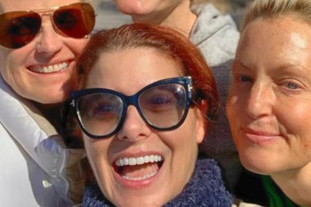 Strahlt fast so sehr wie die Sonne: Debra Messing (Mitte unten) Strahlt fast so sehr wie die Sonne: Debra Messing (Mitte unten)