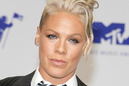 Pink hat endgültig genug von den Instagram-Trollen und Netz-Moralaposteln Pink hat endgültig genug von den Instagram-Trollen und Netz-Moralaposteln