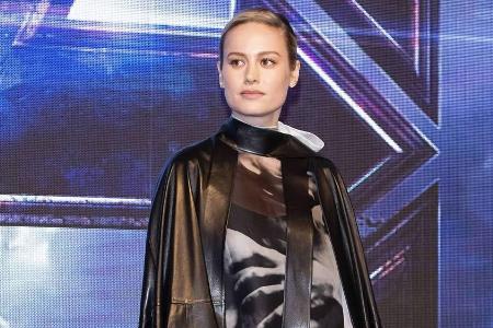 Brie Larson in einem echten Superhelden-Outfit bei der Brie Larson in einem echten Superhelden-Outfit bei der