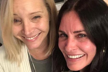 Sie sind immer noch unzertrennlich: Lisa Kudrow (l.) und Courteney Cox (r.) Sie sind immer noch unzertrennlich: Lisa Kudrow (l.) und Courteney Cox (r.)