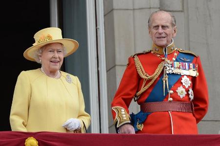 Queen Elizabeth II. und Prinz Philip sind in Gedanken bei Frankreich Queen Elizabeth II. und Prinz Philip sind in Gedanken bei Frankreich