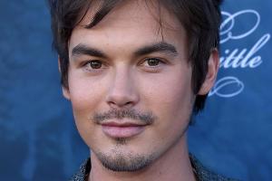 "Pretty Little Liars"-Star Tyler Blackburn outet sich als bisexuell