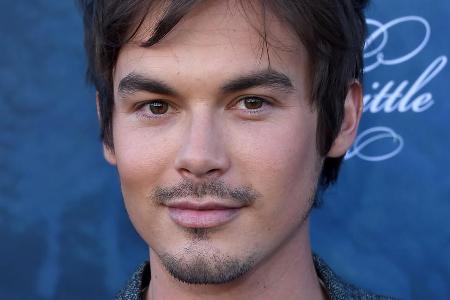 Schauspieler Tyler Blackburn ist bisexuell Schauspieler Tyler Blackburn ist bisexuell