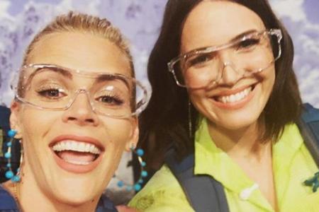 Busy Philipps (l.) und Mandy Moore (r.) Busy Philipps (l.) und Mandy Moore (r.)