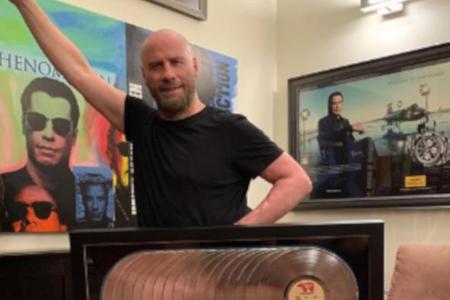 John Travolta zeigt sich in der typischen John Travolta zeigt sich in der typischen