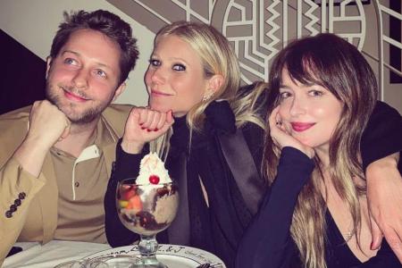 Erlaubte sich einen kleinen Scherz mit Dakota Johnson und Gwyneth Paltrow: Derek Blasberg Erlaubte sich einen kleinen Scherz mit Dakota Johnson und Gwyneth Paltrow: Derek Blasberg