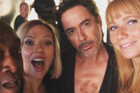 Don Cheadle, Scarlett Johansson, Robert Downey Jr. und Gwyneth Paltrow (v.l.n.r.) freuen sich über ihren Erfolg Don Cheadle, Scarlett Johansson, Robert Downey Jr. und Gwyneth Paltrow (v.l.n.r.) freuen sich über ihren Erfolg