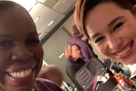 Leslie Jones präsentierte ihr Selfie mit Emilia Clarke auf Twitter Leslie Jones präsentierte ihr Selfie mit Emilia Clarke auf Twitter