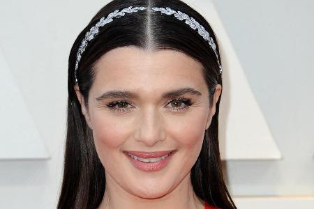 Rachel Weisz hat bei den Oscars den Trend Statement-Kopfschmuck vorgemacht