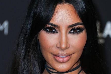 Kim Kardashian auf dem roten Teppich Kim Kardashian auf dem roten Teppich