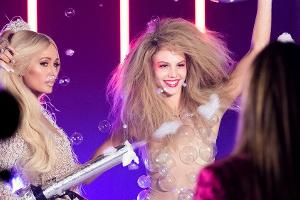 "GNTM 2019": Glamouröse Schaumparty mit Paris Hilton