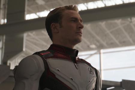 Captain America alias Steve Rogers (Chris Evans) in 