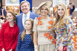 Willem-Alexander strahlt am Königstag mit seinen Töchtern um die Wette