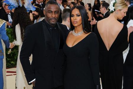 Idris Elba hat seiner Verlobten Sabrina Dhowre das Jawort gegeben. Idris Elba hat seiner Verlobten Sabrina Dhowre das Jawort gegeben.