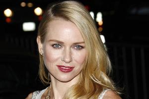 Naomi Watts zeigt sich mit neuer Frisur