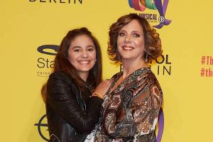 Reality-TV-Star Daniela Büchner strahlt bei erstem Red-Carpet-Auftritt