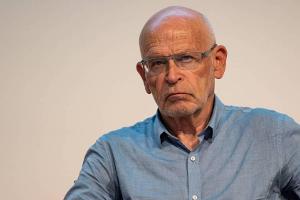 Günter Wallraff nach Fahrradunfall im Krankenhaus