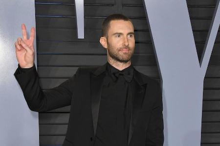So sieht der Maroon-5-Sänger nicht mehr aus: Auf seinem Kopf trägt er nun einen Irokesen-Schnitt