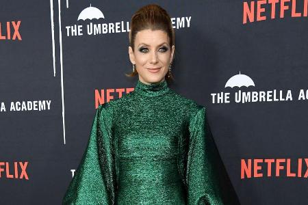 Kate Walsh strahlt auf der Netflix-Premiere zu Kate Walsh strahlt auf der Netflix-Premiere zu