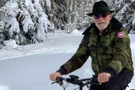Und nach dem Skifahren erstmal eine Runde Rad: Arnold Schwarzenegger Und nach dem Skifahren erstmal eine Runde Rad: Arnold Schwarzenegger