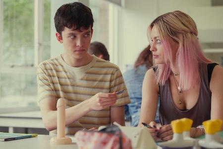 Teenager sein kann zum Alptraum werden. Erst recht, wenn man wie Nerd Otis (li.) eine Sex-Therapeutin zur Mutter hat Teenager sein kann zum Alptraum werden. Erst recht, wenn man wie Nerd Otis (li.) eine Sex-Therapeutin zur Mutter hat