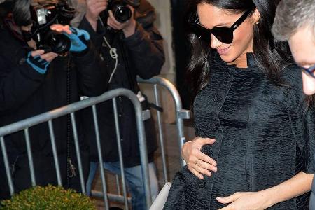 Mit großer Sonnenbrille und noch größerem Babybauch wurde Herzogin Meghan in New York gesichtet