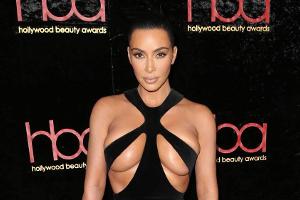 Kim Kardashian schockt mit gewagtem Kleid