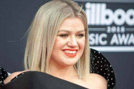 Kelly Clarkson (Foto) ist offenbar großer Fan von Lady Gaga Kelly Clarkson (Foto) ist offenbar großer Fan von Lady Gaga