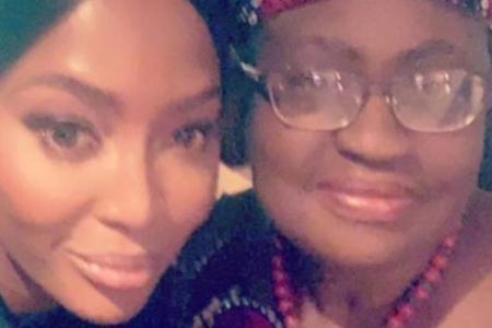 Naomi Campbell trifft auf dem World Economic Forum in der Schweiz auf die nigerianische Politikerin Ngozi Okonjo-Iweala Naomi Campbell trifft auf dem World Economic Forum in der Schweiz auf die nigerianische Politikerin Ngozi Okonjo-Iweala