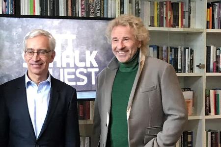 Thomas Gottschalk (r.) und Dr. Reinhard Scolik bestens gelaunt bei der Pressekonferenz zur Sendung im Literaturhaus München Thomas Gottschalk (r.) und Dr. Reinhard Scolik bestens gelaunt bei der Pressekonferenz zur Sendung im Literaturhaus München