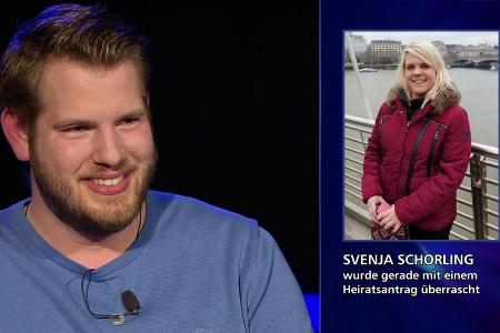 Benjamin Lange macht Svenja Schorling einen Heiratsantrag im Fernsehen