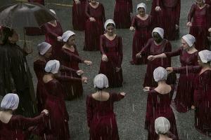 Auf die Zukunftswelt aus "The Handmaid's Tale" muss etwas länger gewartet werden als gedacht