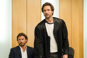 "Beck is back!": Dr. August (Stephan Luca, l.) ist auf die Hilfe von Hannes Beck (Bert Tischendorf) angewiesen