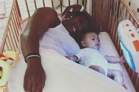 Kuschelzeit bei Serena Williams und Töchterchen Olympia Kuschelzeit bei Serena Williams und Töchterchen Olympia