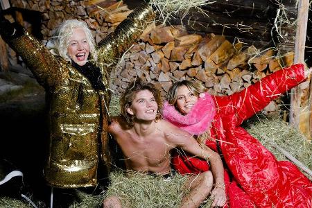 Heidi Klum (rechts) und Fotografin Ellen von Unwerth haben mit Male-Model Jordan Barrett Spaß. Die Heidi Klum (rechts) und Fotografin Ellen von Unwerth haben mit Male-Model Jordan Barrett Spaß. Die