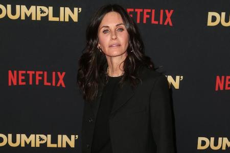 Courteney Cox packt über die Notlandung mit Jennifer Aniston aus Courteney Cox packt über die Notlandung mit Jennifer Aniston aus