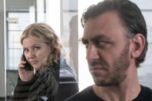 "Die Chefin: Der Atem des Teufels": Vera Lanz (Katharina Böhm) findet die Verhältnisse in der Firma von Iliyas Demir (Cem Al...