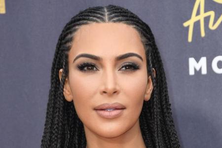 Kim Kardashian zeigt gerne ihre Kurven Kim Kardashian zeigt gerne ihre Kurven