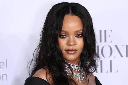 Rihanna verpasst der NFL mit dieser Aktion eine Ohrfeige Rihanna verpasst der NFL mit dieser Aktion eine Ohrfeige