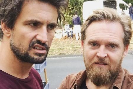 Tom Beck (l.) und Axel Stein alias Alex Schweins: Begeisterung sieht anders aus... Tom Beck (l.) und Axel Stein alias Alex Schweins: Begeisterung sieht anders aus...