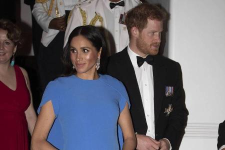 Herzogin Meghan und Prinz Harry erwartete an ihrem ersten Tag auf den Fidschi-Inseln ein eleganter Staatsempfang Herzogin Meghan und Prinz Harry erwartete an ihrem ersten Tag auf den Fidschi-Inseln ein eleganter Staatsempfang