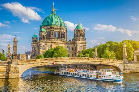 Berlin is beautiful! Zum Tag der Deutschen Einheit hier ein paar Tipps, um in der Hauptstadt auf Entdeckungstour zu gehen Berlin is beautiful! Zum Tag der Deutschen Einheit hier ein paar Tipps, um in der Hauptstadt auf Entdeckungstour zu gehen